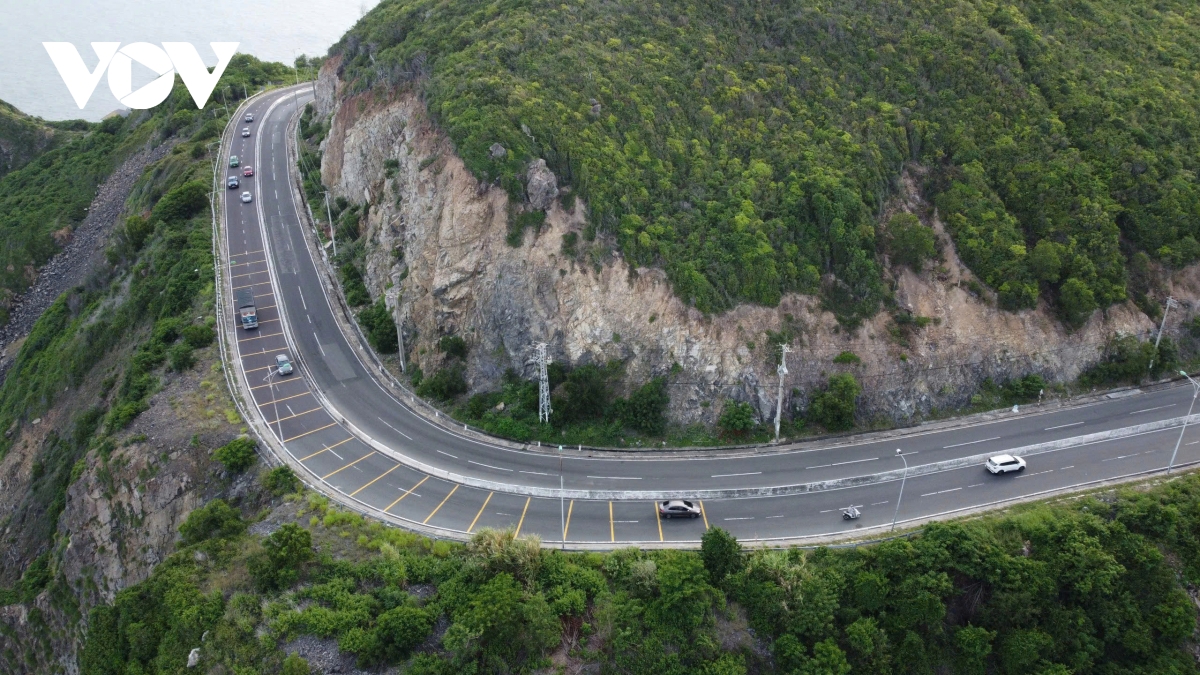 Đào hầm xuyên núi nối thành phố Nha Trang với sân bay Cam Ranh